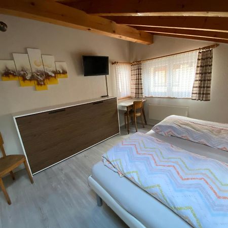 Privatzimmer / Bed & Breakfast Andermatt Extérieur photo