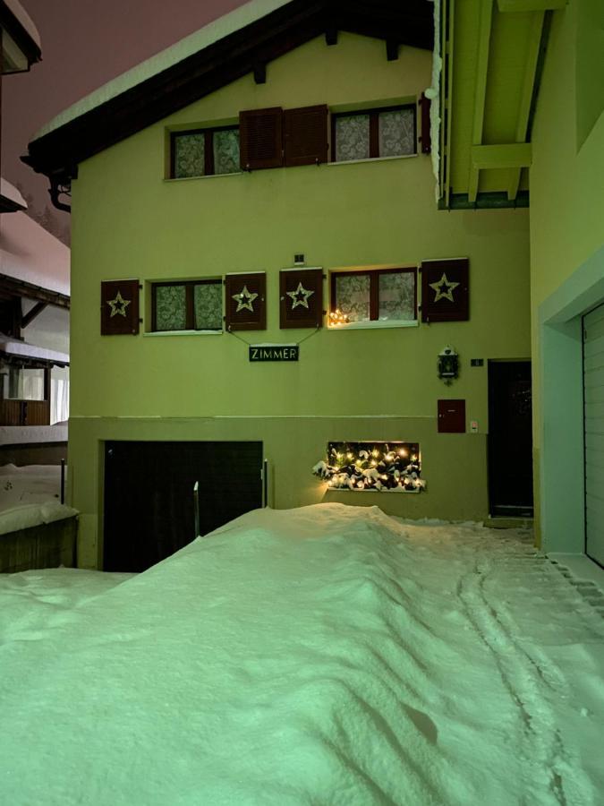 Privatzimmer / Bed & Breakfast Andermatt Extérieur photo