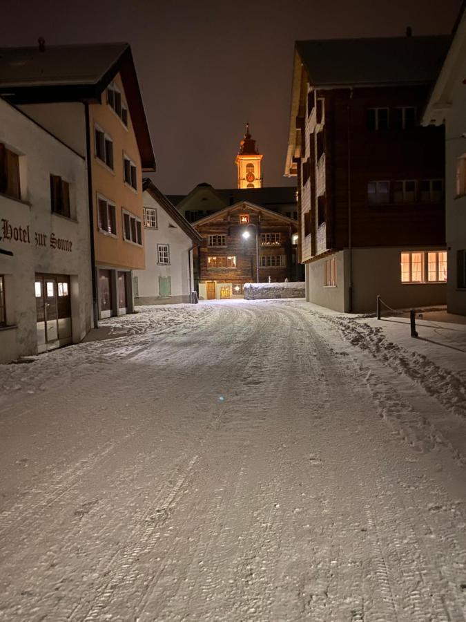 Privatzimmer / Bed & Breakfast Andermatt Extérieur photo